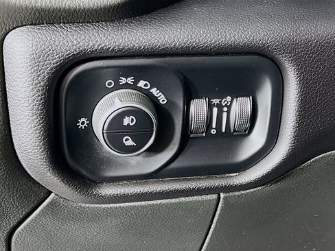 Used 2024 RAM 2500 Laramie AWD/4WD image 10
