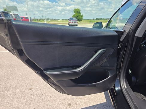 Used 2019 Tesla Model 3 RWD image 14
