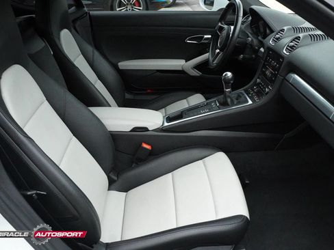 Used 2018 Porsche 718 Cayman RWD image 25