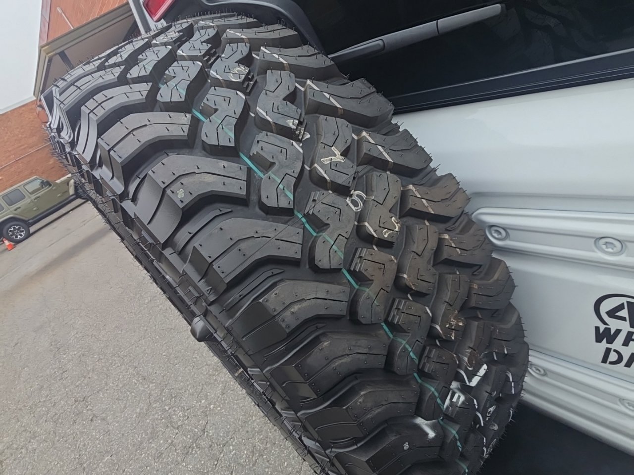Used 2025 Jeep Wrangler Unlimited Sport AWD/4WD image 13