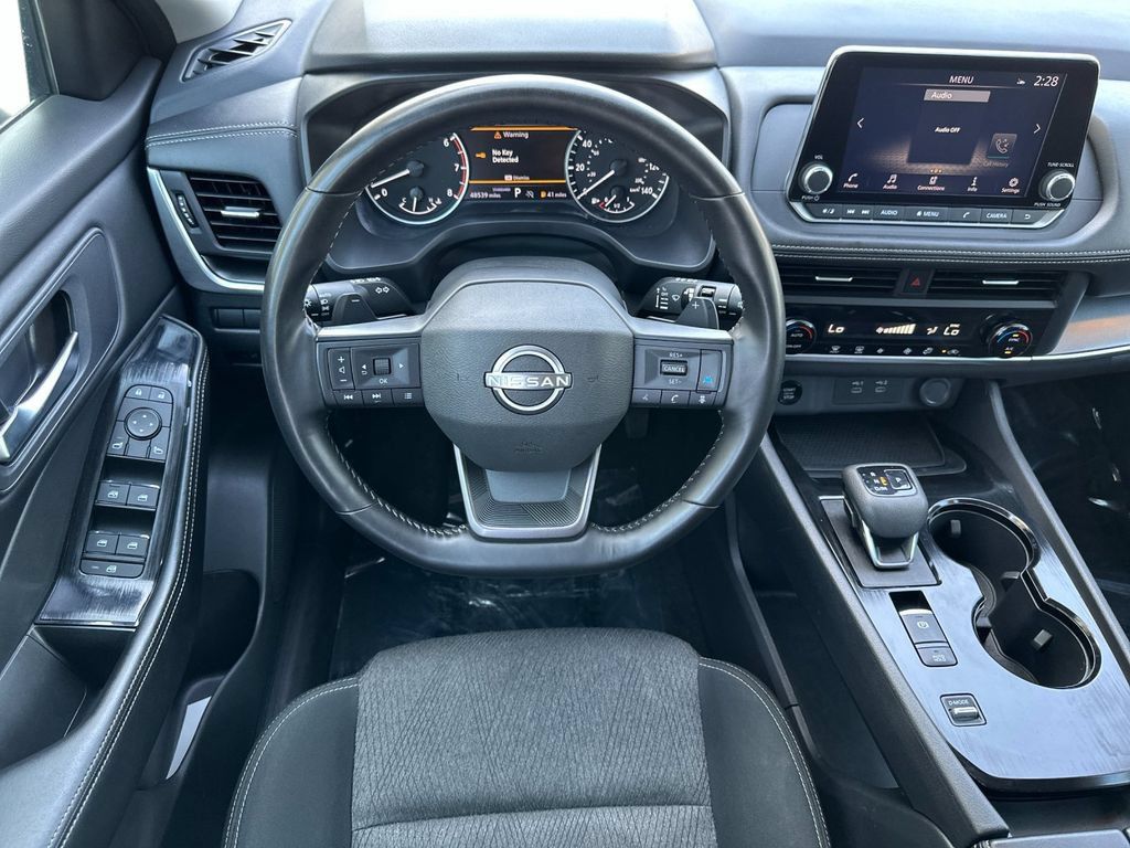 Used 2025 Nissan Rogue SV FWD image 13