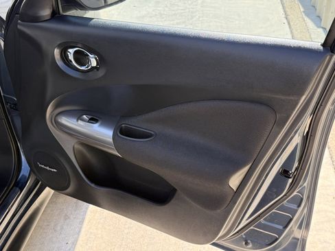 Used 2013 Nissan Juke SL FWD image 32