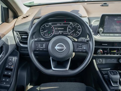 Used 2023 Nissan Rogue SV FWD image 23