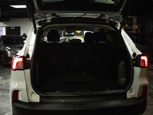 Used 2022 Ford Escape SE w/ SE Sport Appearance Package image 7