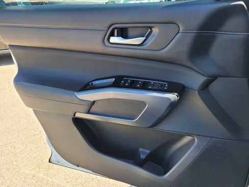 Used 2025 Nissan Pathfinder SL w/ SL Premium Package FWD image 43