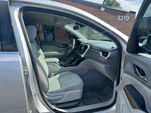 Used 2018 GMC Acadia SLE FWD image 18