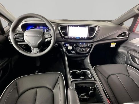 New 2027 Chrysler Pacifica Limited AWD/4WD image 6