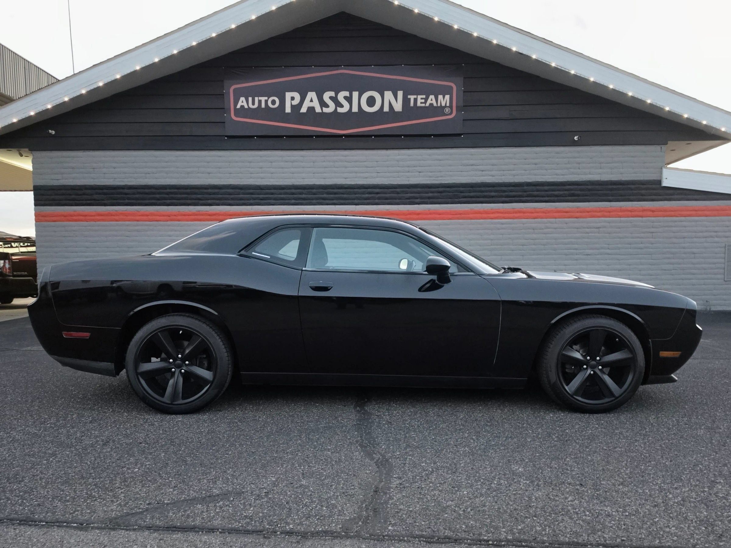 Used 2014 Dodge Challenger SXT RWD image 6