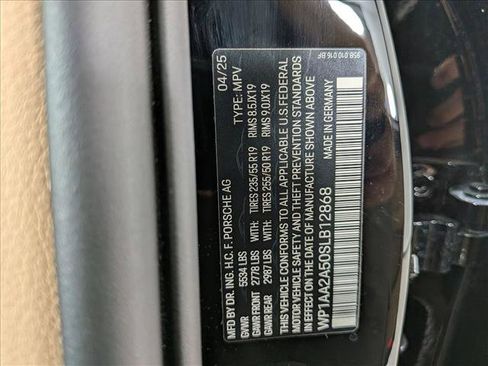 Certified 2025 Porsche Macan Turbo AWD/4WD image 29