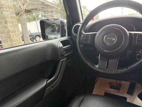 Used 2018 Jeep Wrangler Unlimited Rubicon w/ Connectivity Group AWD/4WD image 22