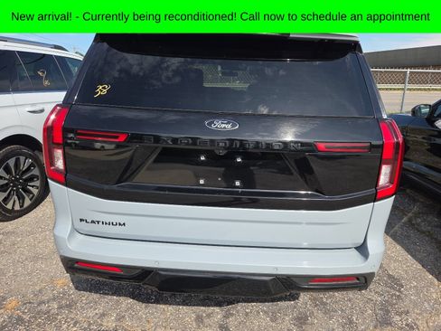 Used 2025 Ford Expedition Platinum w/ Stealth Appearance Package AWD/4WD image 6