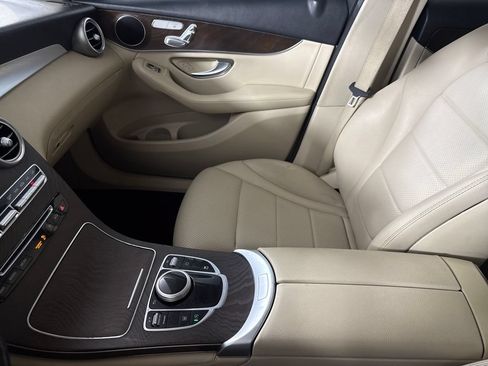 Used 2019 Mercedes-Benz GLC 300 4MATIC image 15
