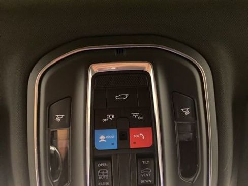 Used 2025 Jeep Grand Cherokee Laredo X w/ Luxury Tech Group I image 14