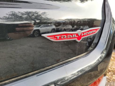Used 2024 Jeep Compass Trailhawk image 7