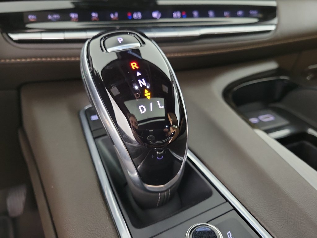 Used 2022 Cadillac Escalade Premium Luxury AWD/4WD image 31