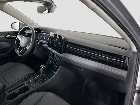 Certified 2025 Volkswagen Jetta SEL image 24