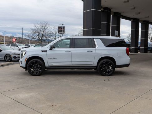New 2026 GMC Yukon XL Denali w/ Denali Reserve Package image 4