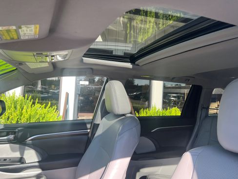 Used 2015 Toyota Highlander Limited image 10
