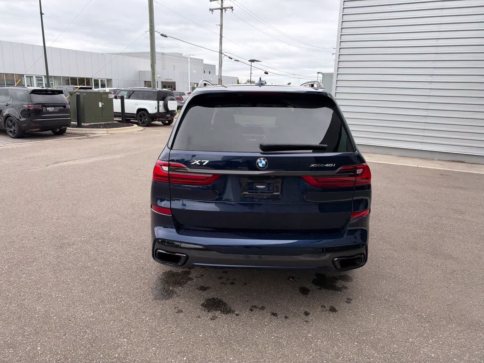 Used 2022 BMW X7 xDrive40i w/ M Sport Package AWD/4WD image 4