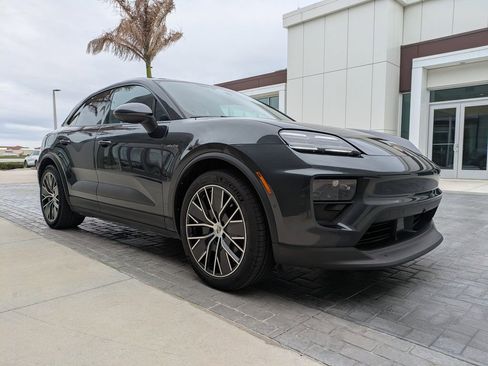 Used 2025 Porsche Macan Electric image 3
