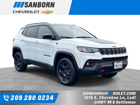 Used 2023 Jeep Compass Trailhawk AWD/4WD image 1