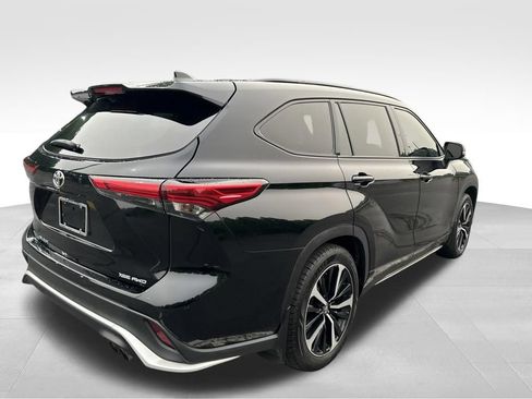 Used 2021 Toyota Highlander XSE AWD/4WD image 5