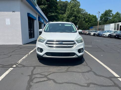 Used 2018 Ford Escape SE FWD image 2