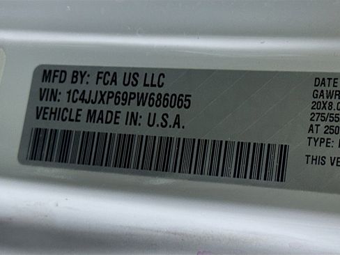 Used 2023 Jeep Wrangler Unlimited Sahara AWD/4WD image 12