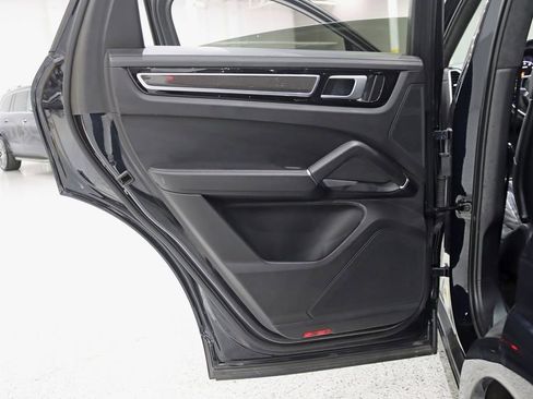 Used 2023 Porsche Cayenne GTS AWD/4WD image 32