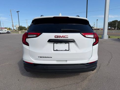 Used 2023 GMC Terrain SLT w/ Elevation Edition FWD image 4