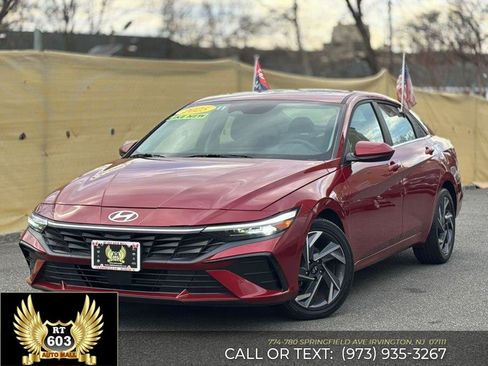 Used 2025 Hyundai Elantra SEL image 1