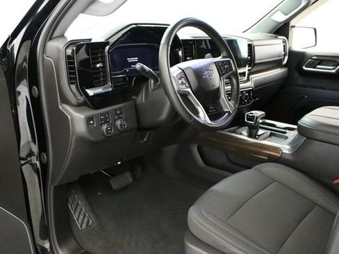 Used 2025 Chevrolet Silverado 1500 LT Trail Boss AWD/4WD image 23
