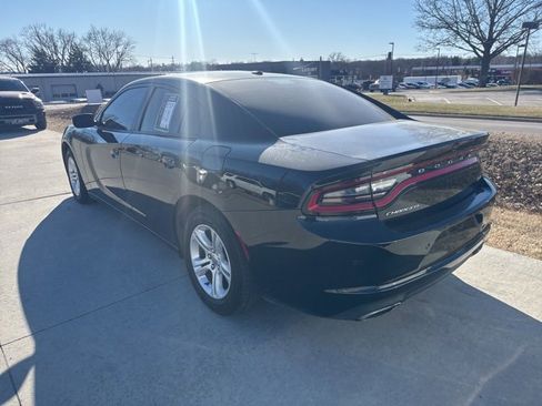Used 2018 Dodge Charger SXT image 2