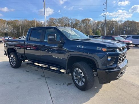 Used 2023 Chevrolet Silverado 2500 Custom w/ Custom Convenience Package image 9