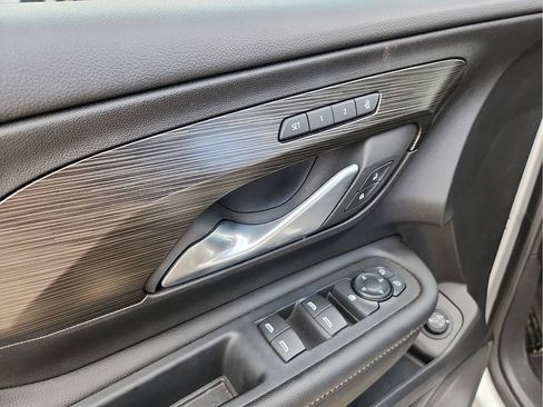 Used 2022 GMC Terrain SLT w/ LPO, 'HIT The Road' Package FWD image 12