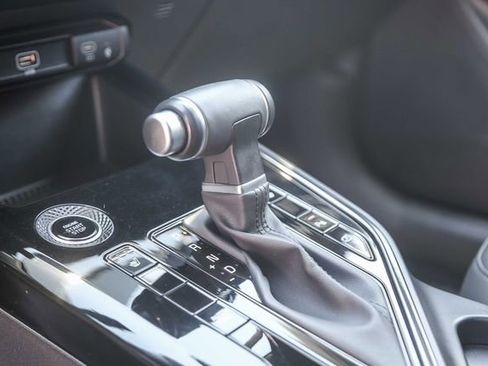 Certified 2025 Kia Niro EX FWD image 23