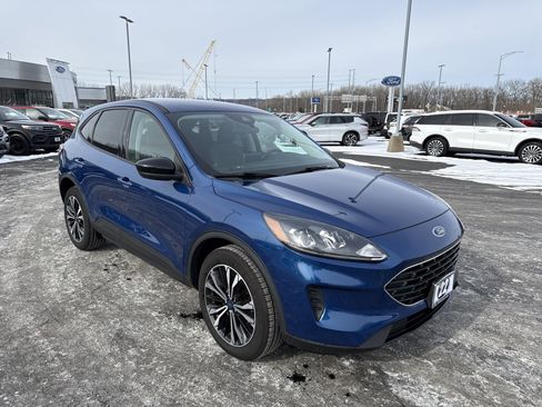 Used 2022 Ford Escape SE w/ SE Sport Appearance Package image 7