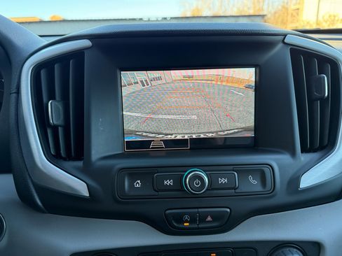 Used 2023 GMC Terrain SLE image 31