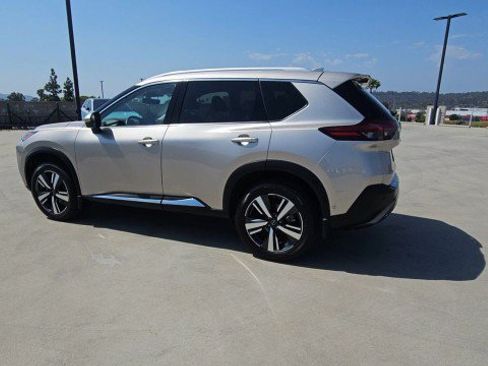 Used 2023 Nissan Rogue SL w/ SL Premium Package FWD image 6