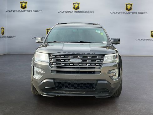 Used 2017 Ford Explorer XLT image 2
