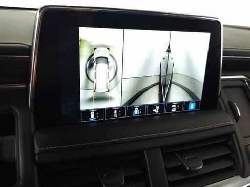 Used 2022 GMC Yukon XL SLT w/ SLT Premium Package image 32