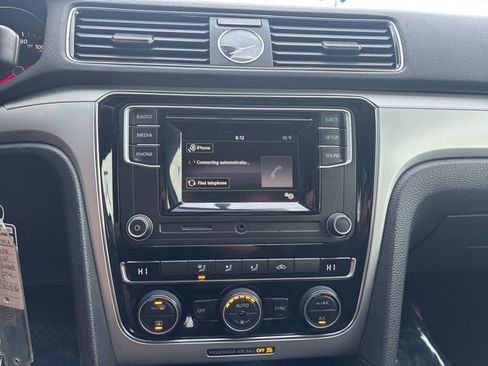 Used 2017 Volkswagen Passat 1.8T S image 22