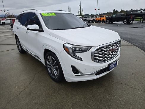 Used 2018 GMC Terrain Denali w/ Advanced Safety Package image 8