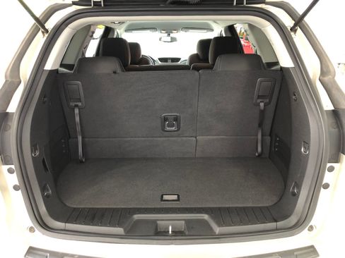 Used 2017 Chevrolet Traverse LT w/ LPO, 'HIT The Road' Package AWD/4WD image 8