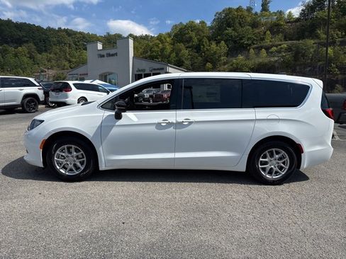 New 2026 Chrysler Voyager LX image 6