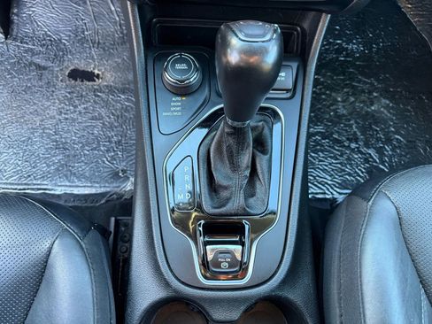 Used 2021 Jeep Cherokee Limited image 13