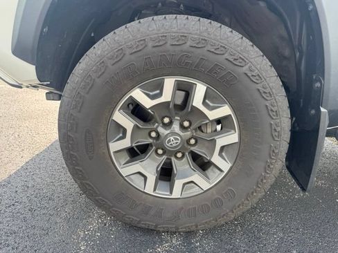 Used 2023 Toyota Tacoma TRD Off-Road w/ TRD Premium Off Road Package AWD/4WD image 12