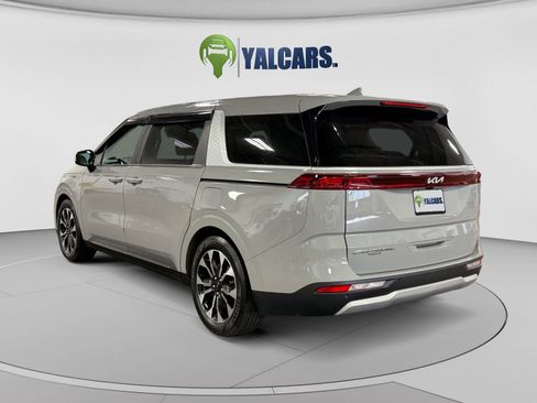 Used 2022 Kia Carnival EX FWD image 3