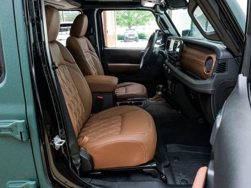 Used 2025 Jeep Wrangler Unlimited Rubicon w/ Technology Group image 94