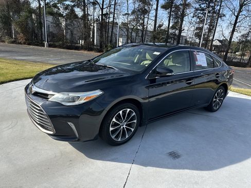 Used 2017 Toyota Avalon XLE image 5